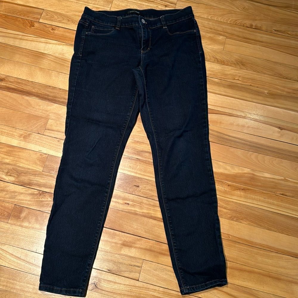 White House Black Market dark skinny leg 5-pocket jeans. Medium.